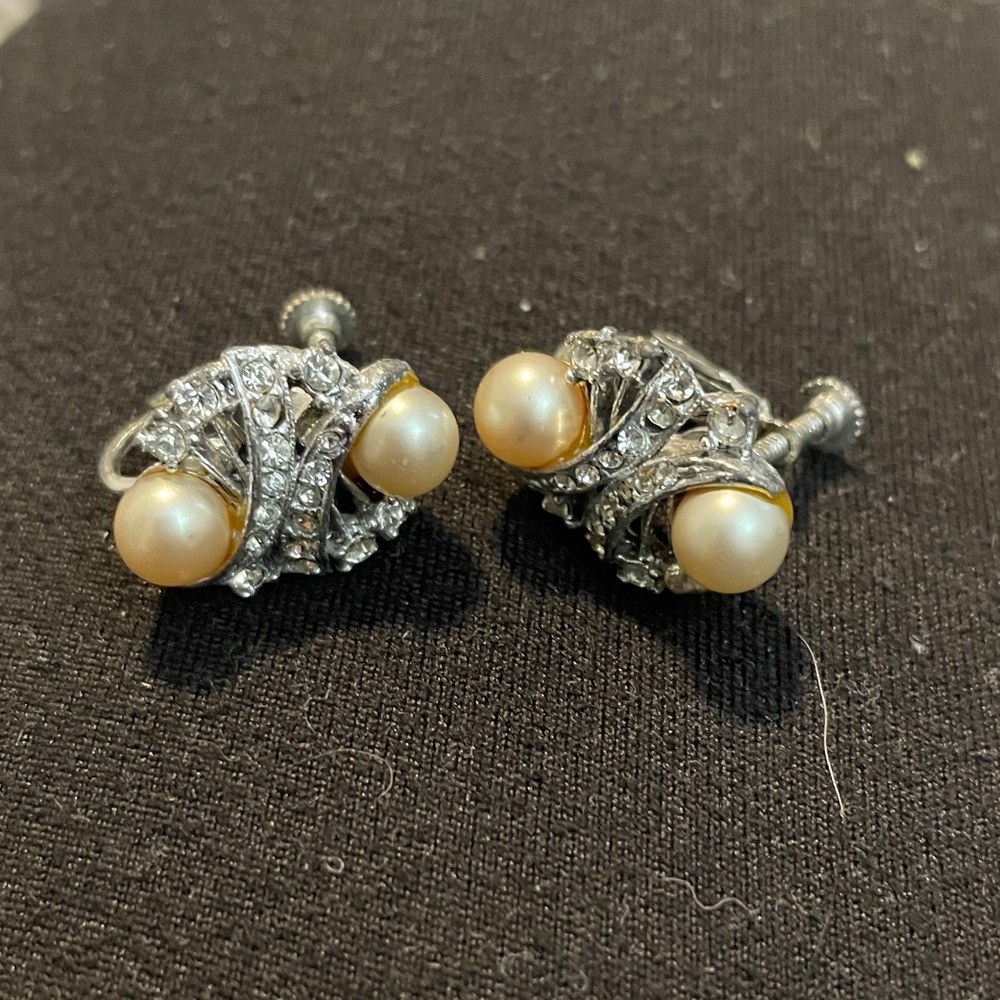 Elegant Silver and Pearl Earrings